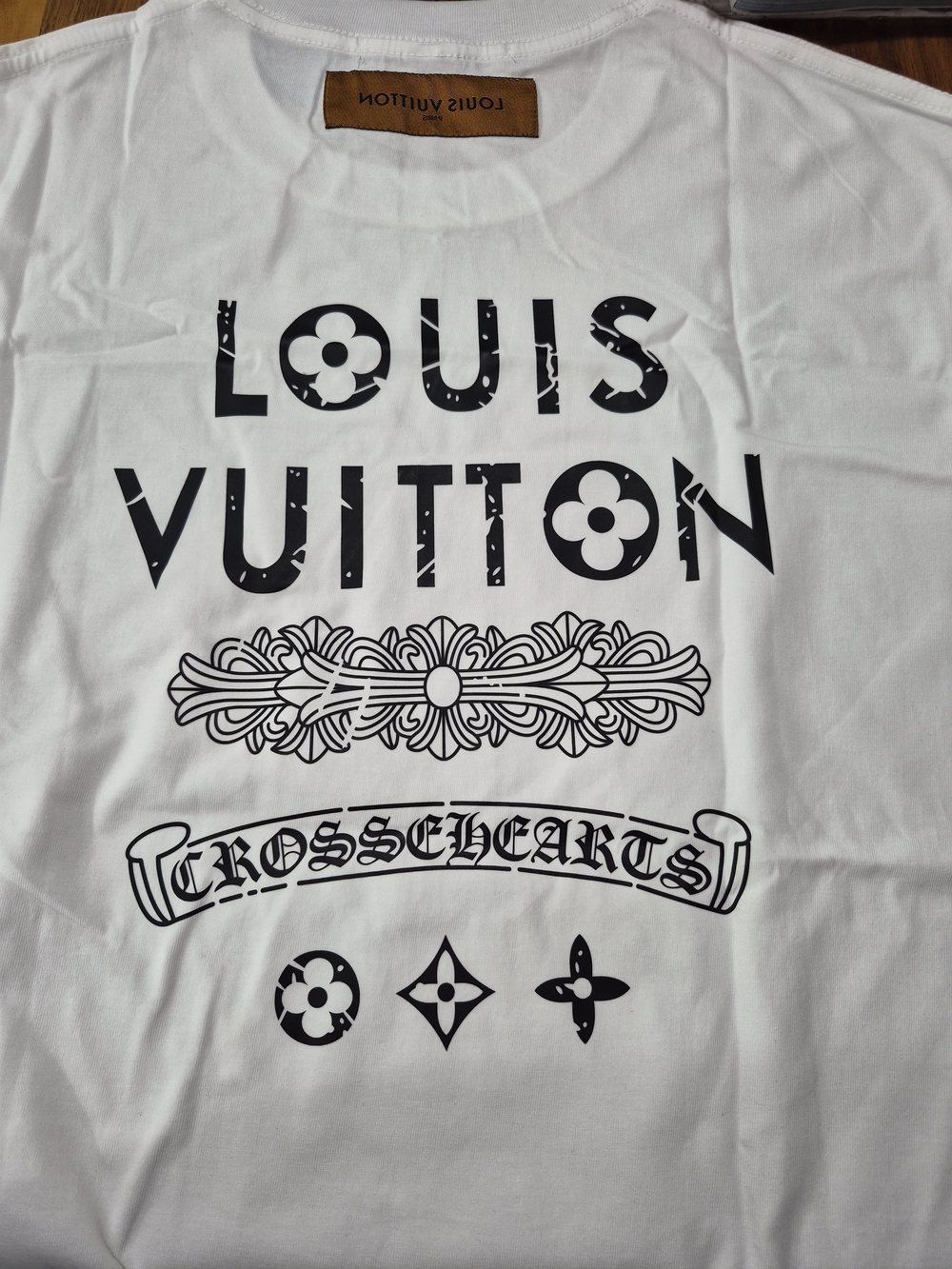 Louis Vuitton White Logo Short-Sleeve Men's T-Shirt - Picture 4 of 7